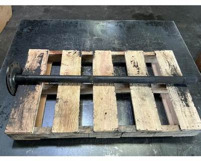 Meritor-Rockwell MR2014X Axle Shaft for a Mack CXU613