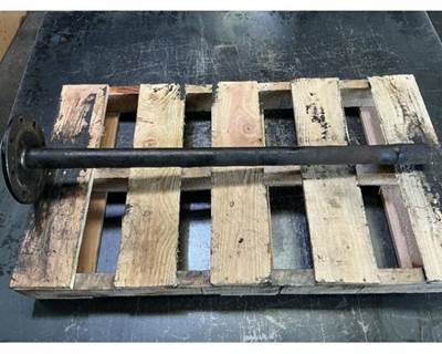 Meritor-Rockwell MR2014X Axle Shaft for a Mack CXU613