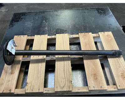 Meritor-Rockwell MR2014X Axle Shaft for a Mack CXU613