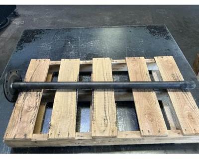 Meritor-Rockwell MR2014X Axle Shaft for a Mack CXU613