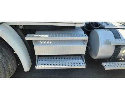 Freightliner Cascadia 113 Battery Box