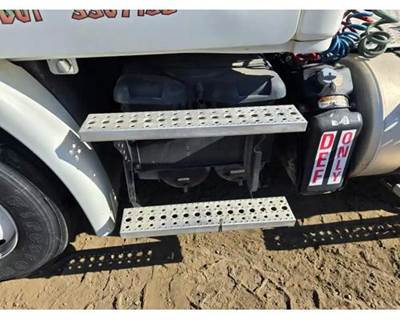 Freightliner Cascadia 113 Battery Box