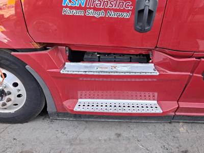 Freightliner Cascadia 126 Battery Box for a Freightliner CASCADIA