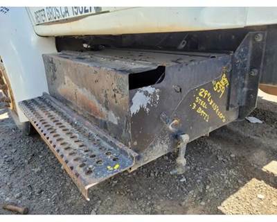 International 4500/4700 LPX Battery Box