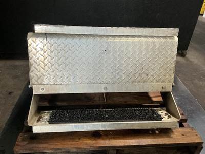 International 9200i Battery Box