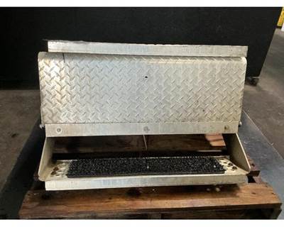 International 9200i Battery Box