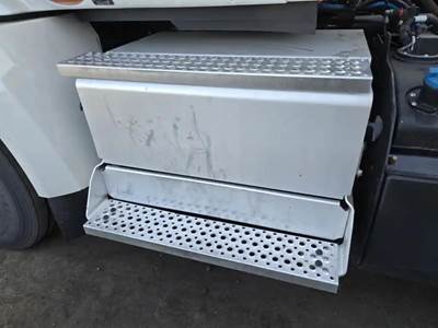 International RH613 Battery Box