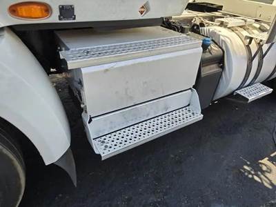 International RH613 Battery Box