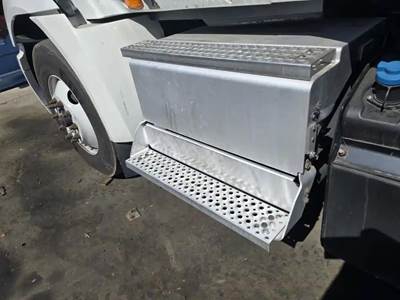 International RH613 Battery Box