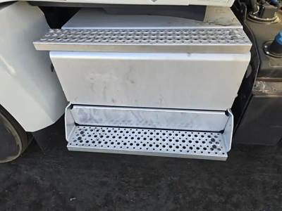 International RH613 Battery Box