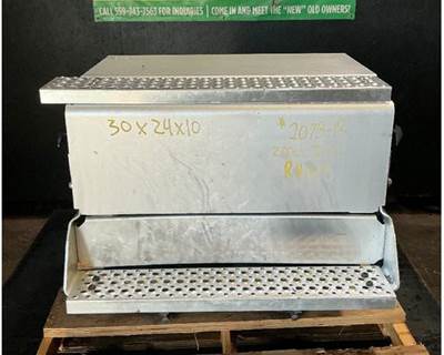 International RH613 Battery Box