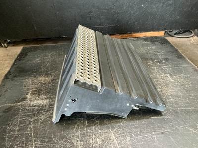 International TranStar 8600 Battery Box