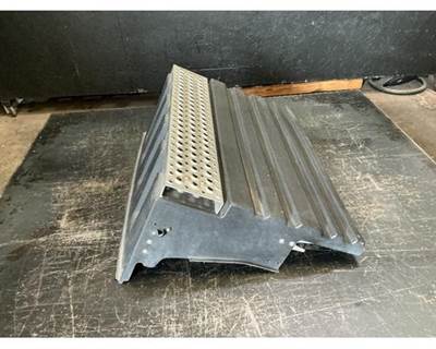 International TranStar 8600 Battery Box