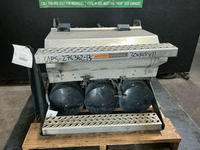 Mack CXU613T Battery Box