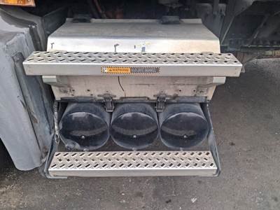 Mack CXU633T Battery Box