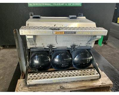 Mack CXU633T Battery Box