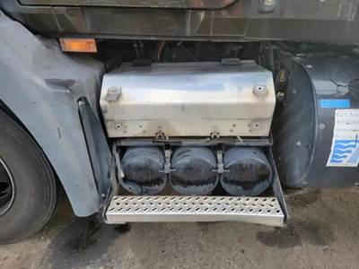 Mack Pinnacle CXU612 Battery Box for a Mack CXU612