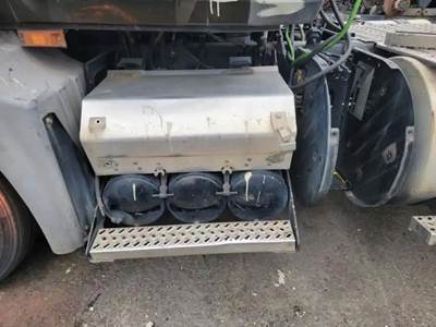 Mack Pinnacle CXU612 Battery Box for a Mack CXU612