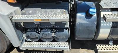 Mack Pinnacle CXU612 Battery Box for a Mack CXU612