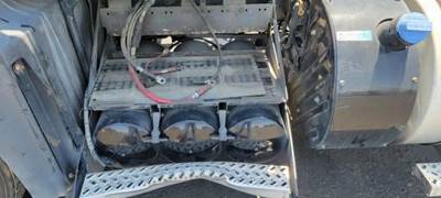 Mack Pinnacle CXU612 Battery Box for a Mack CXU612