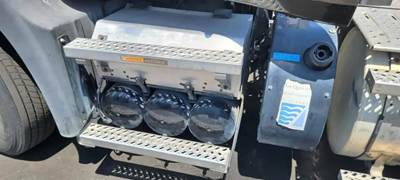Mack Pinnacle CXU612 Battery Box for a Mack CXU612