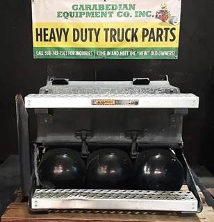 Mack Pinnacle CXU612 Battery Box for a Mack CXU612