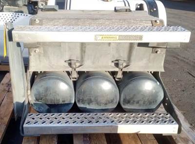 Mack Pinnacle CXU612 Battery Box for a Mack CXU612