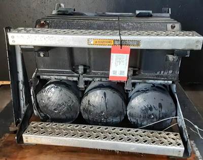 Mack Pinnacle CXU612 Battery Box for a Mack CXU612