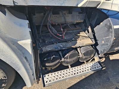 Mack Pinnacle CXU612 Battery Box for a Mack CXU612
