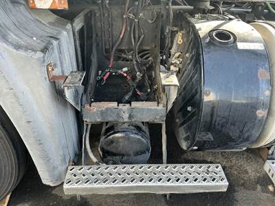 Mack Pinnacle CXU612 Battery Box for a Mack CXU612
