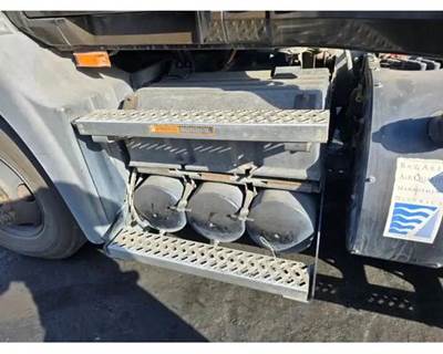 Mack Pinnacle CXU612 Battery Box for a Mack CXU612