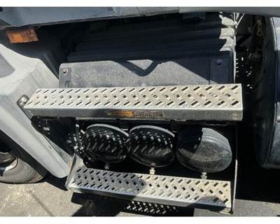 Mack Pinnacle CXU612 Battery Box for a Mack CXU612