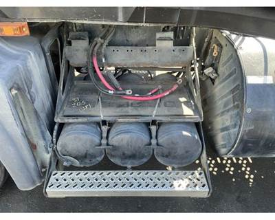Mack Pinnacle CXU612 Battery Box for a Mack CXU612