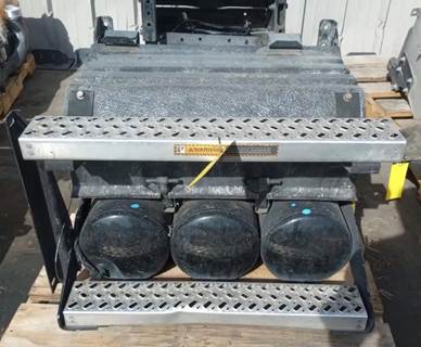 Mack Pinnacle CXU613 Battery Box for a Mack CXU613