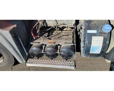 Mack Pinnacle CXU613 Battery Box for a Mack CXU613