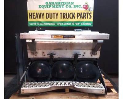 Mack Pinnacle CXU613 Battery Box for a Mack CXU613