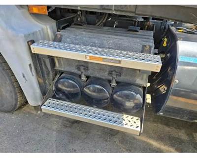 Mack Pinnacle CXU613 Battery Box for a Mack CXU613