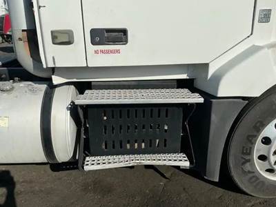 Volvo VNL Battery Box