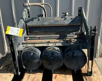 Volvo VNL670 Battery Box