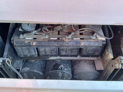 Volvo VNL780 Battery Box