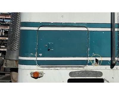 Used 1995 Freightliner FL Cabover Right Storage Door