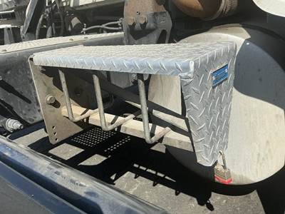 International LT625 Bracket