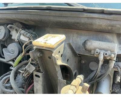 Mack Pinnacle CXU612 Bracket for a Mack CXU612