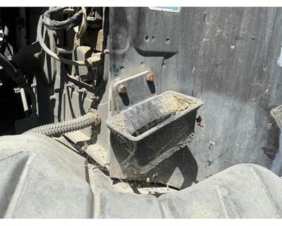 Mack Pinnacle CXU613 Bracket for a Mack CXU613