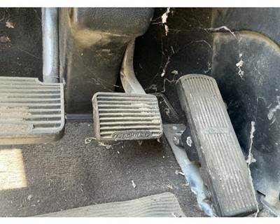 Freightliner FLC Pedal