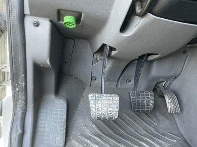 International LT625 Pedal