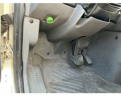 International LT625 Brake Pedal