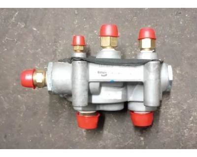 Used Bendix TP-5 Tractor Protection Valve, Part # K066311 for 2022 Peterbilt 579