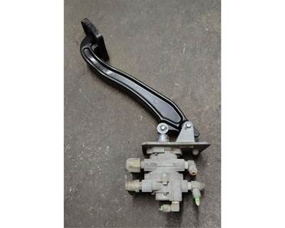 Used 2018 Kenworth T680 Brake Pedal & Foot Brake Valve Assembly, Part # G90-1174-101111110
