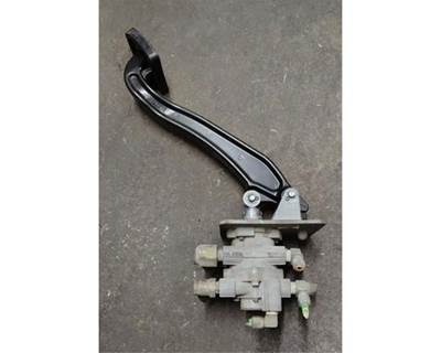 Used 2018 Kenworth T680 Brake Pedal & Foot Brake Valve Assembly, Part # G90-1174-101111110